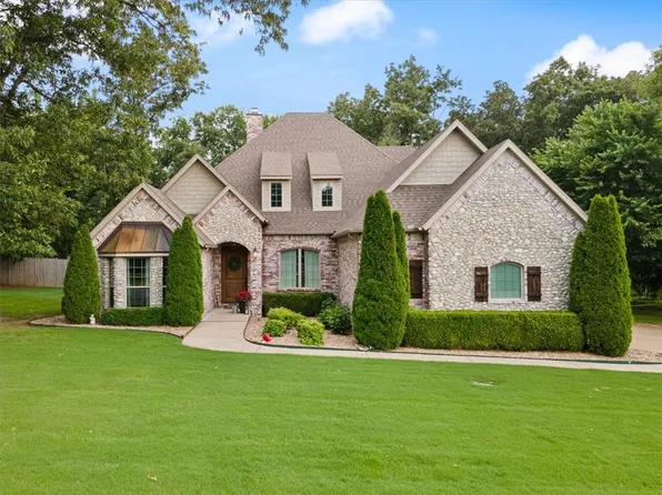 5810 W Kennedy Dr, Fayetteville, AR 72704