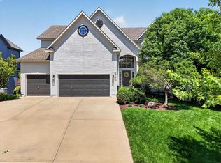 21612 W 100th Ter, Lenexa, KS 66220