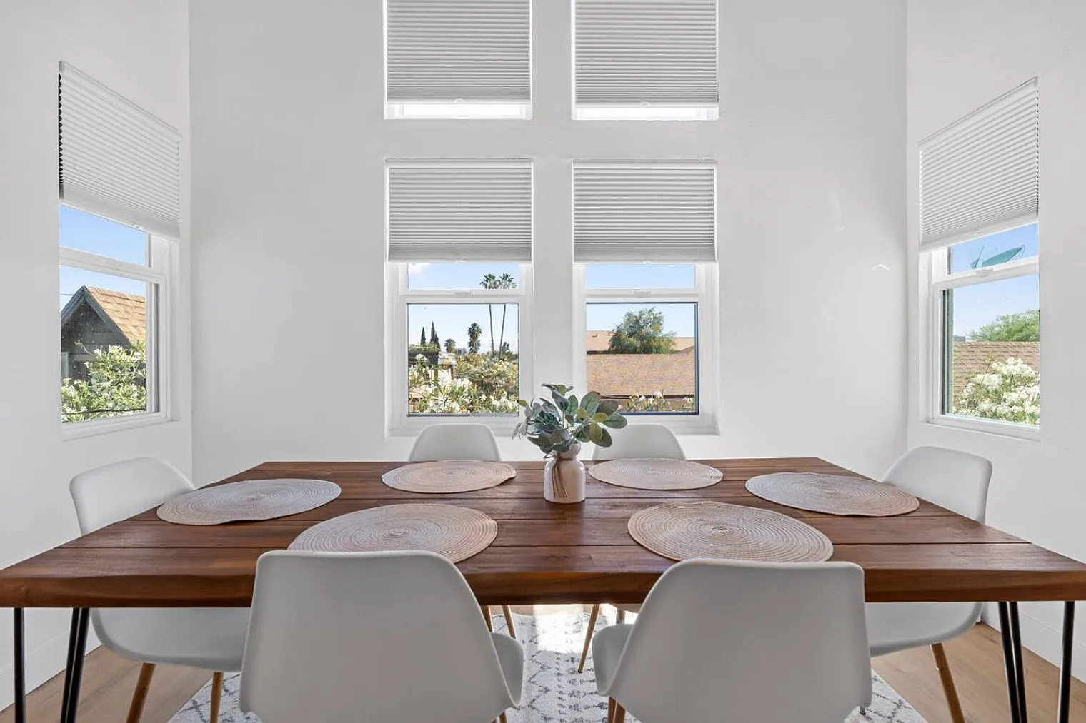 2 bed, 1.0 bath, $2,936 — Photo 3