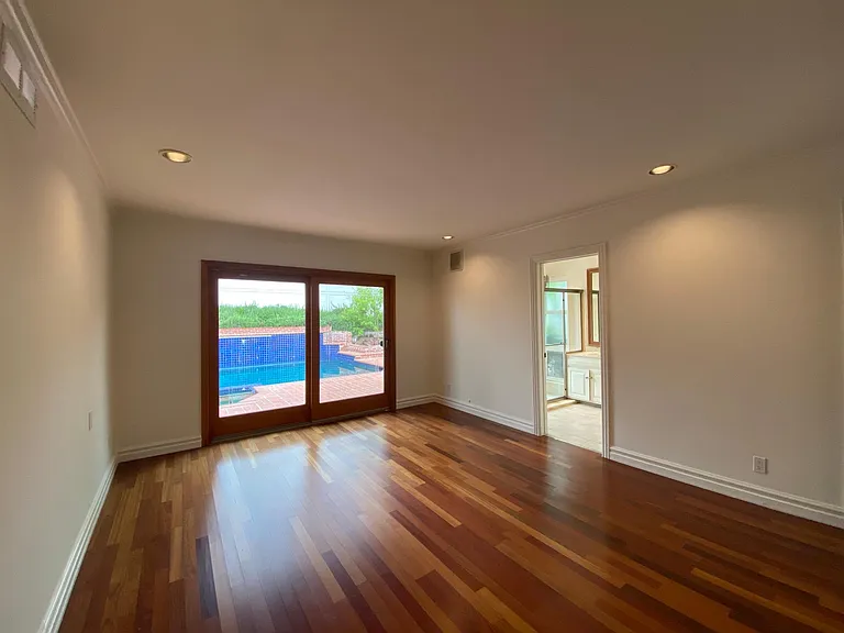 22539 Waterbury St — Photo 20