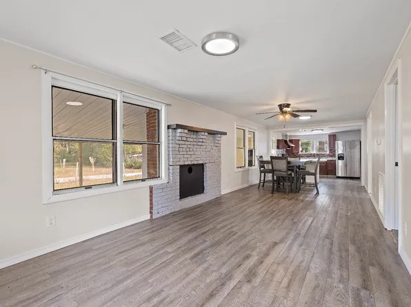 907 Savannah St NW, Branford, FL 32008