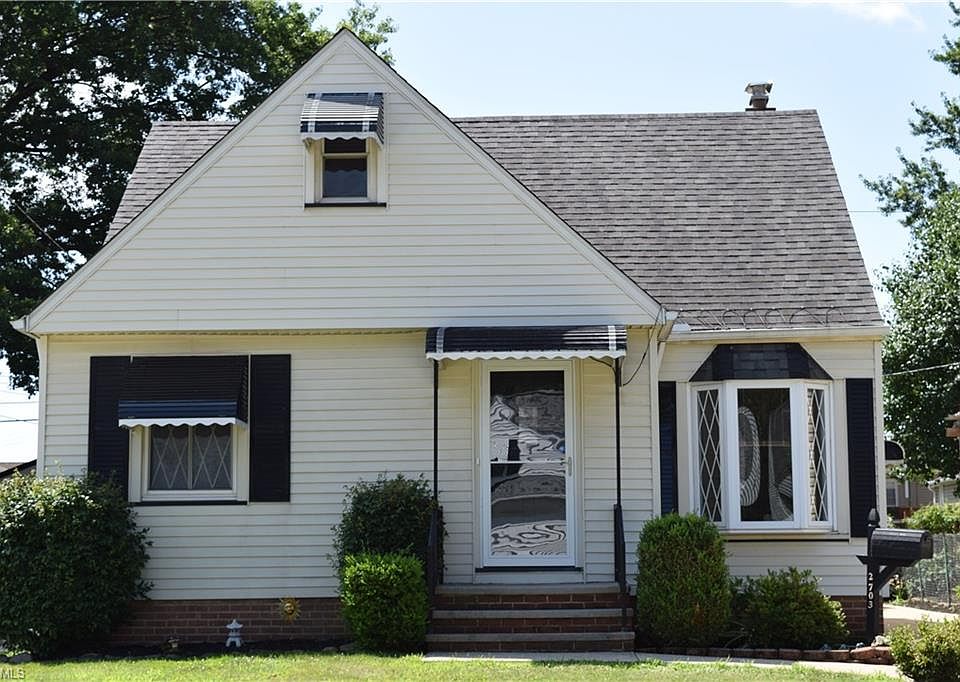 1st image of 2703 Park Dr
