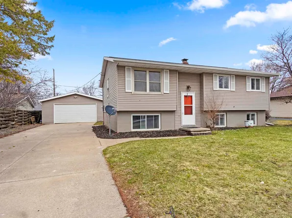 1204 E Park Hills Dr, Appleton, WI 54915