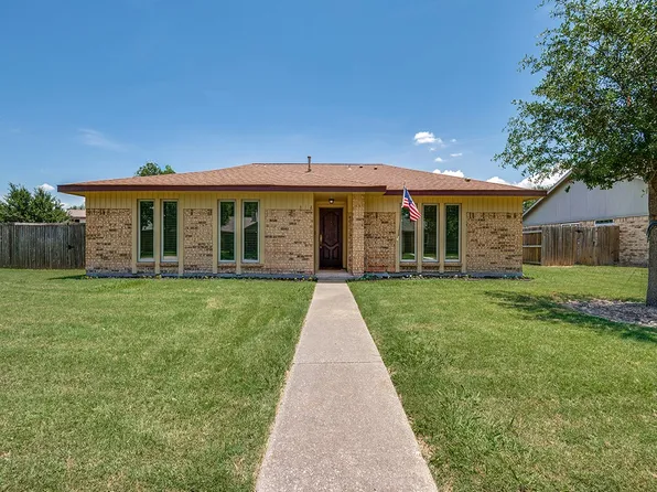 318 Edgewood Dr, Coppell, TX 75019