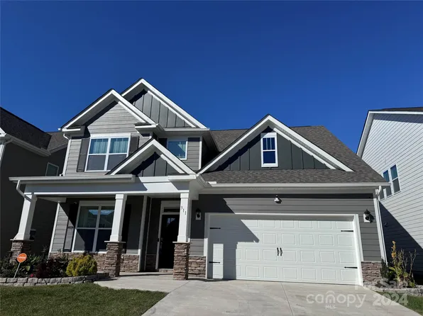 311 Fox Cove Rd, Hendersonville, NC 28792