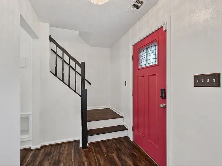 3200 Vermeer Dr #8 — Photo 3