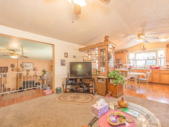 3rd image of 1204 Eagle Dr