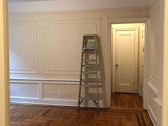 4th image of 209 E 16th St APT B3