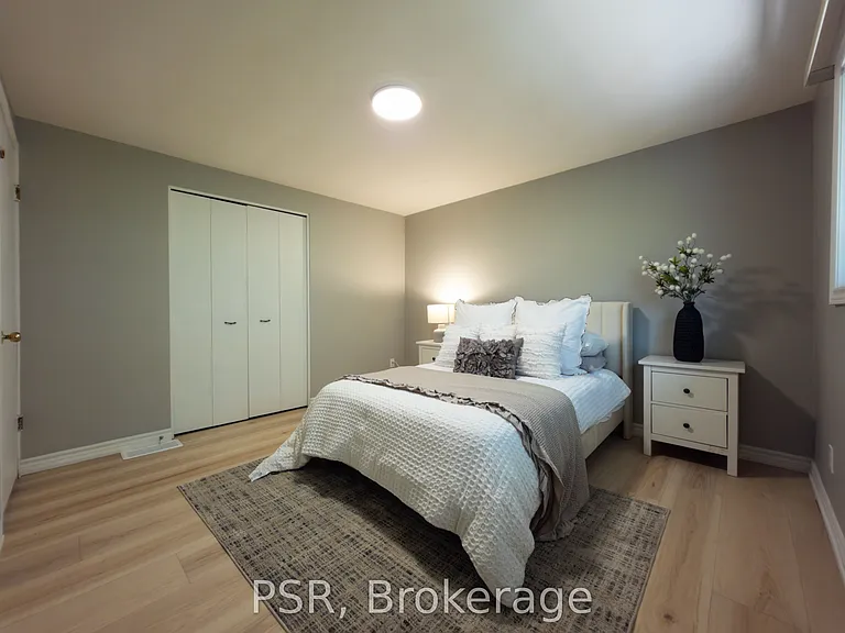 11 Elmsdale Dr — Photo 12