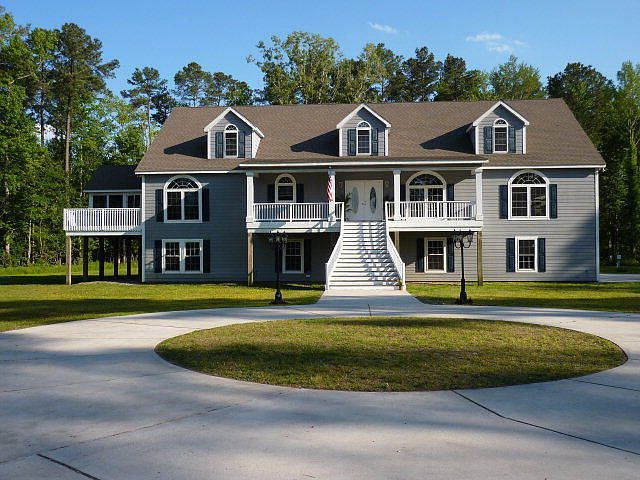 Front View of Home and Circular Driveway