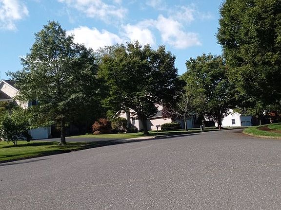 4th image of 13 Roller Rd E