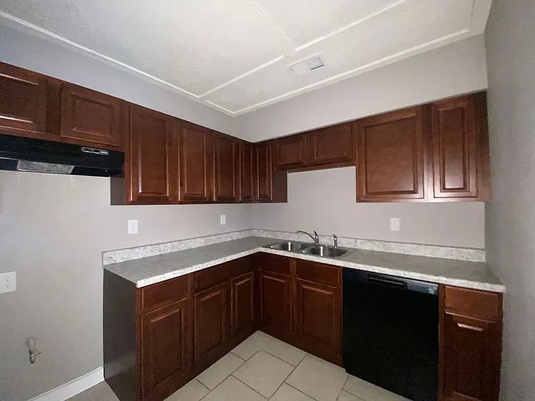 1123 Haynes St — Photo 2