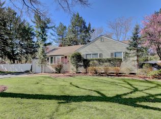 10 Meadow Ct, Norwood, NJ 07648