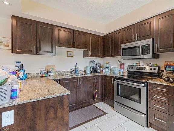 4th image of 886 Golf Links Rd #108