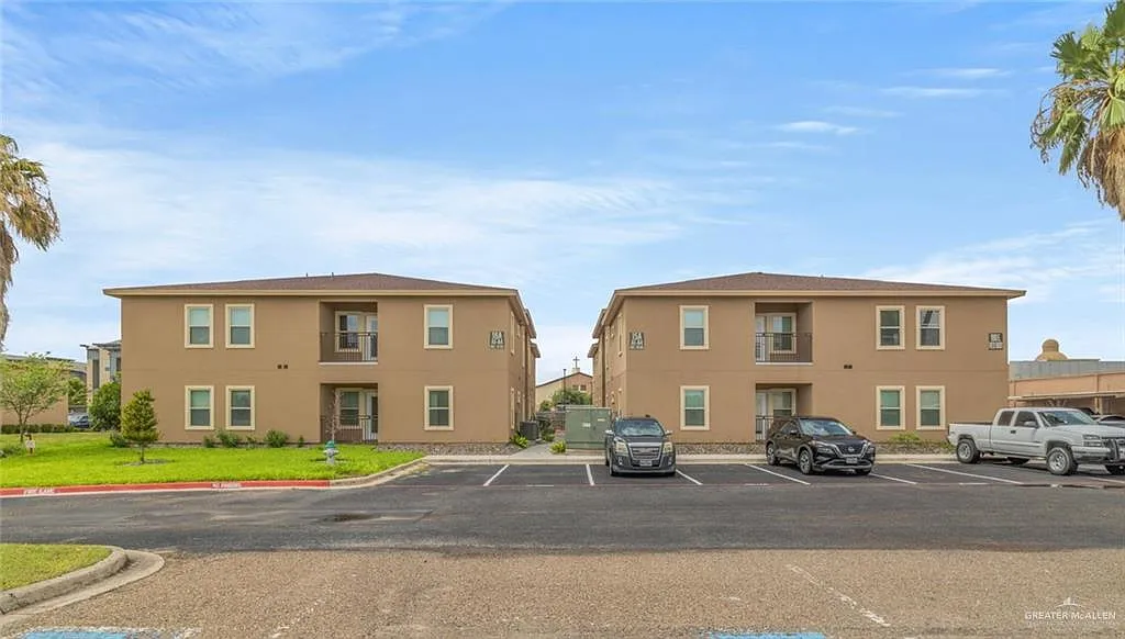 2 bed, 2.0 bath, 1000 sqft, $975 — Photo 1
