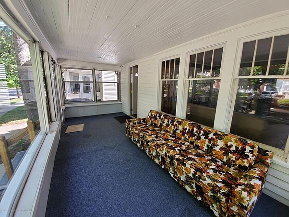 4th image of 400 N Clemens Ave