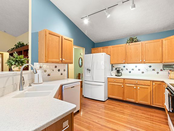 5th image of 901 Lakeland Dr