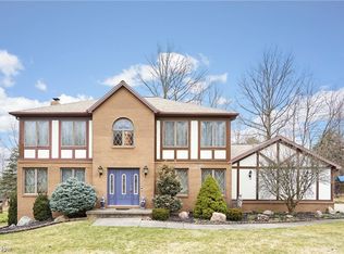 7562 Southampton Dr, North Royalton, OH