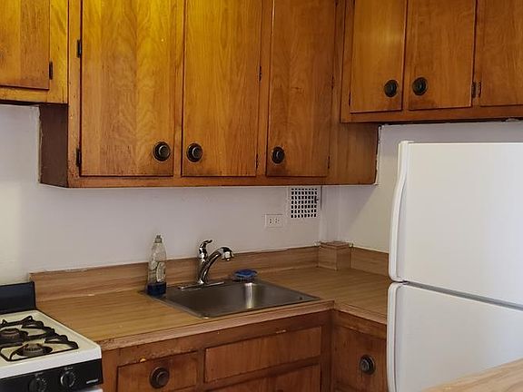 4th image of 740 E 32nd St APT H3