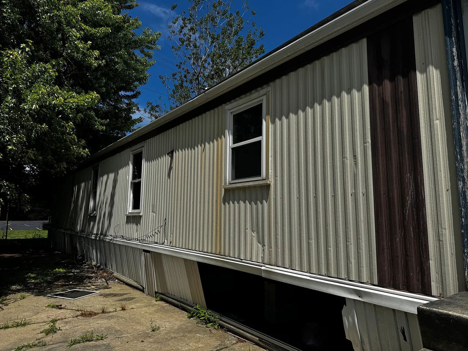 3 bed, 980 sqft, $655 — Photo 2
