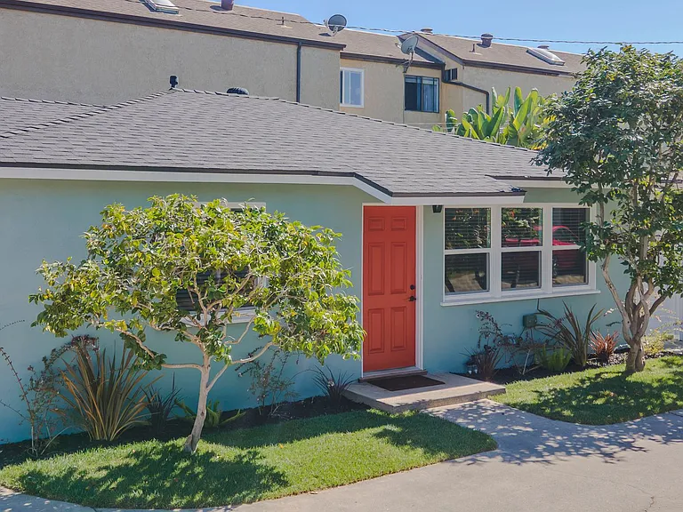 1929 Anaheim Ave — Photo 10