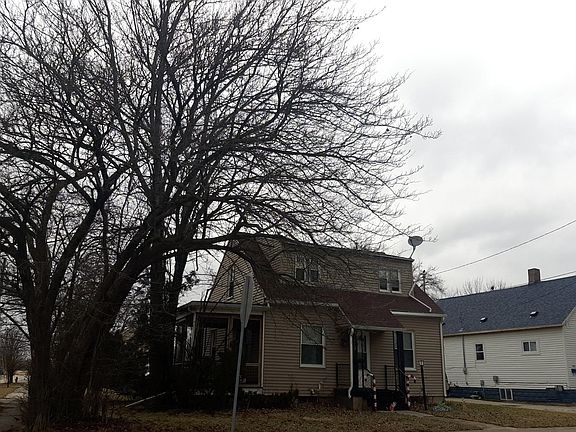3rd image of 1637 Owen St