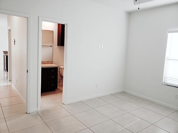 5th image of 801 E La Cantera Ave