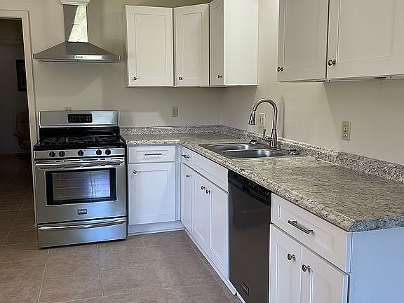 3rd image of 1752 Acadian Dr