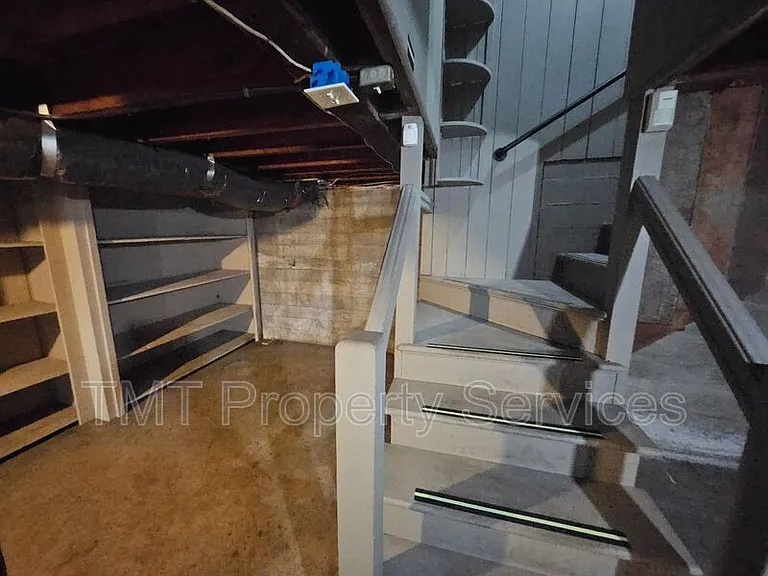 1214 N Pershing Ave — Photo 43