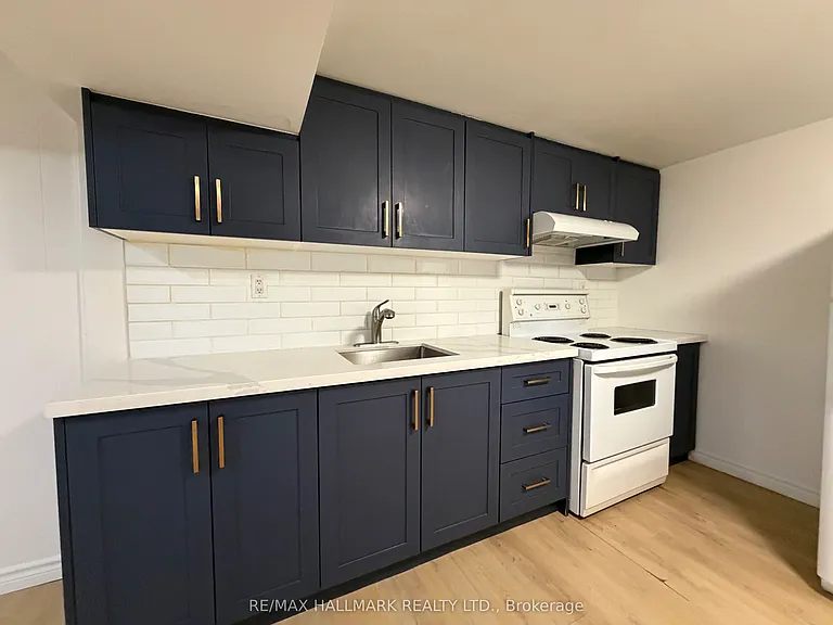 12 Wardencourt Dr #LOWER — Photo 16