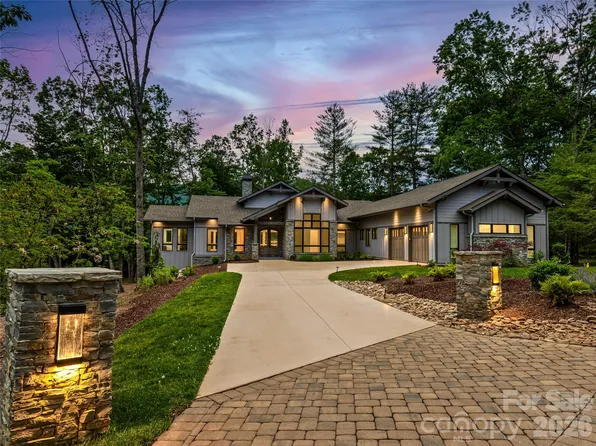 17 Nestlewood Dr, Arden, NC 28704