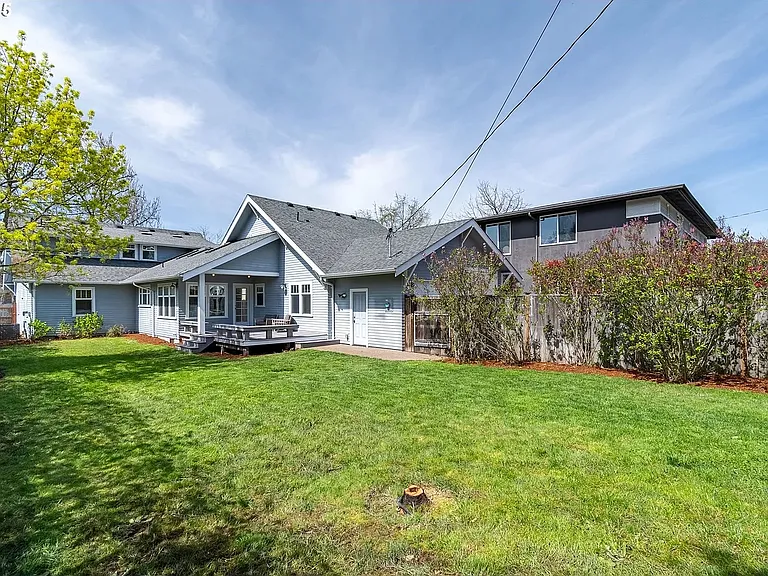 1545 Villard St — Photo 37