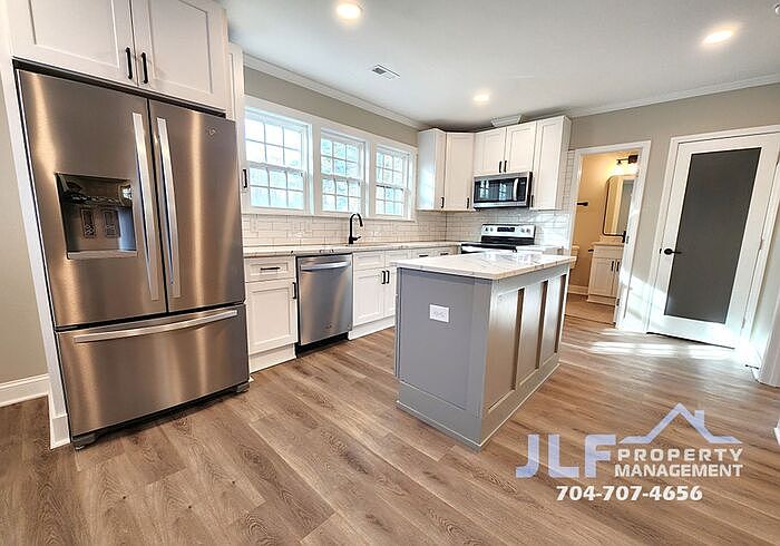 1st image of 411 W 6th Ave #B