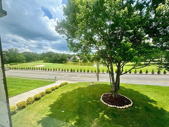 4th image of 11924 W Fox Chase Cir