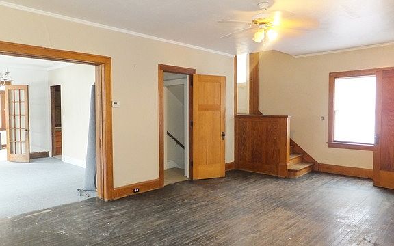 3rd image of 821 Ashland Ave