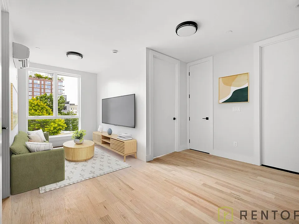 22 Frost St #310
