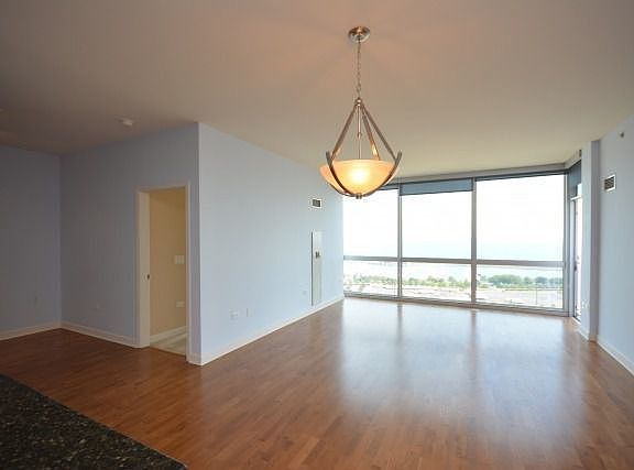 2nd image of 1901 S Calumet Ave Unit 2005