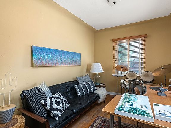 4th image of 900 Dartmouth Dr NE