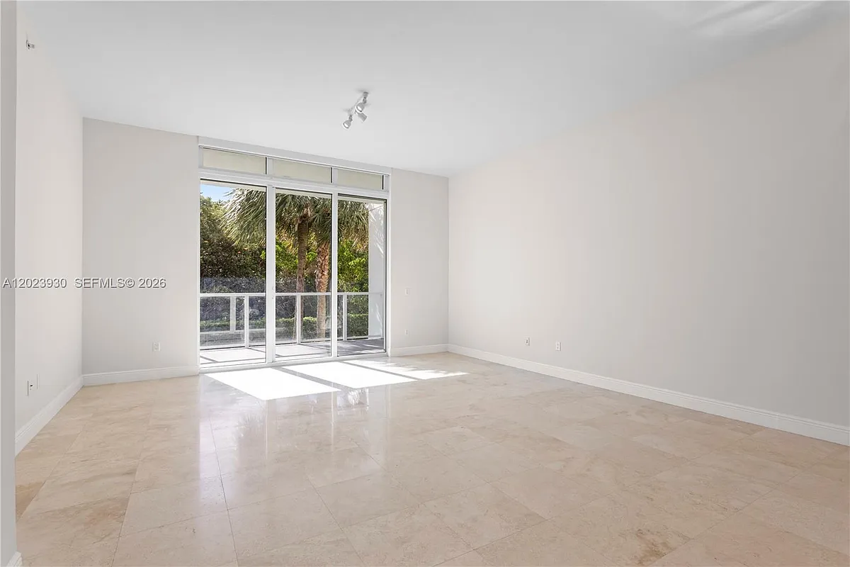 Building Photo - 15051 Royal Oaks Ln #101