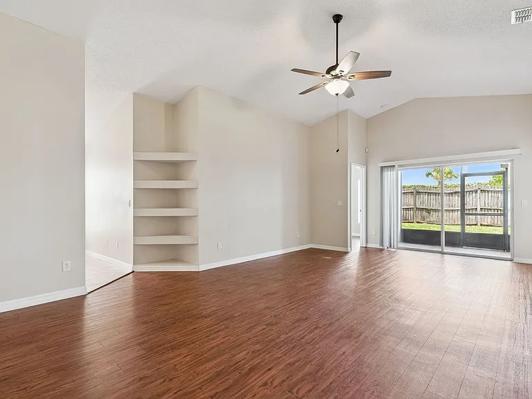 13831 Guildhall Cir — Photo 3