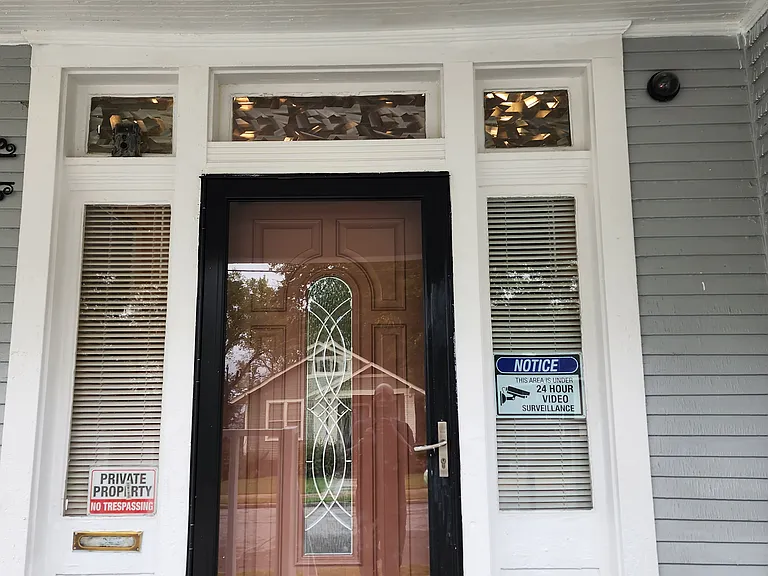 911 Polk Ave — Photo 1