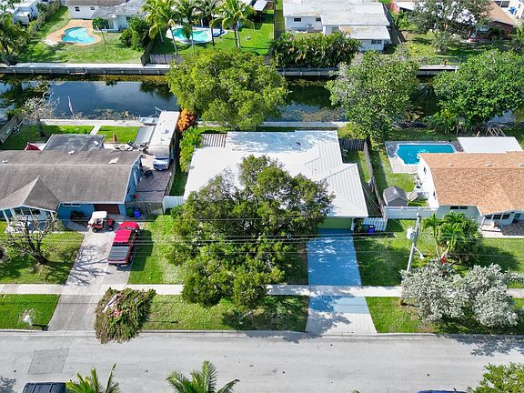 4th image of 1621 E River Drive