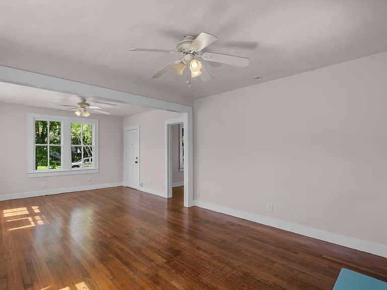 4911 Avenue P 1/2 — Photo 15