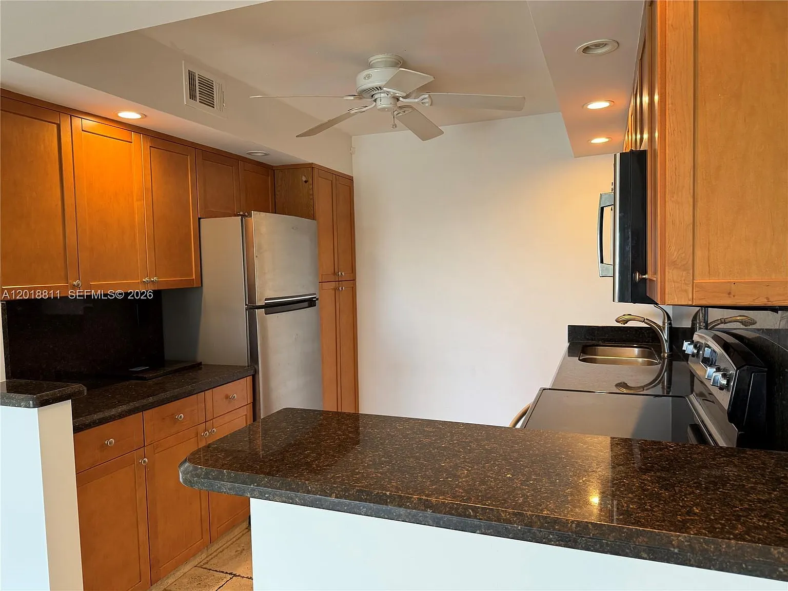 Lauderdale Tower Condo — Photo 4