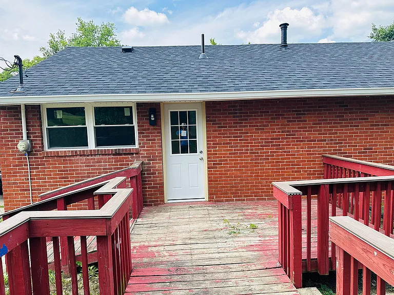 189 Algonquin Dr — Photo 2