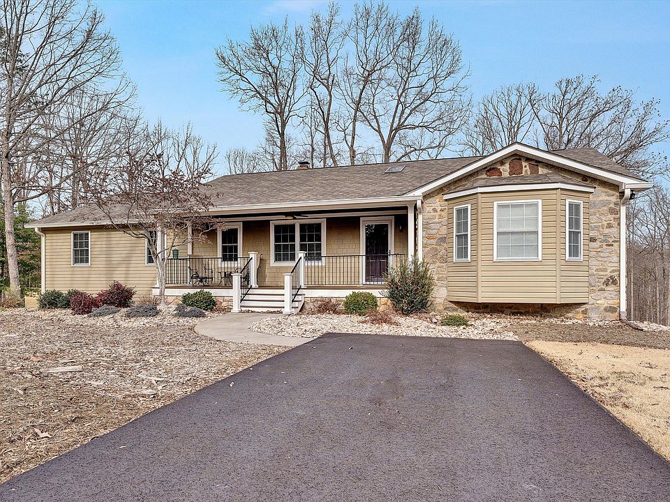 1st image of 132 Knollwood Dr
