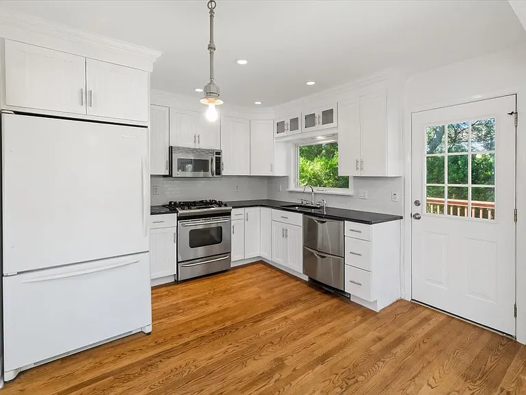 101 Pershing Rd — Photo 8