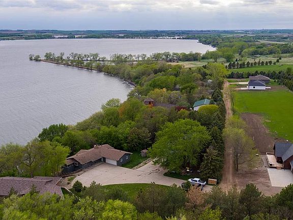 3rd image of 6319 Lakeview Dr