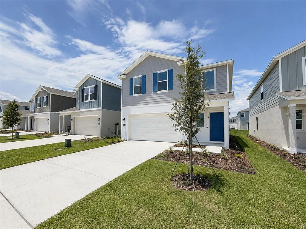 4 bed, 2.5 bath, 1874 sqft, $2,100 — Photo 2