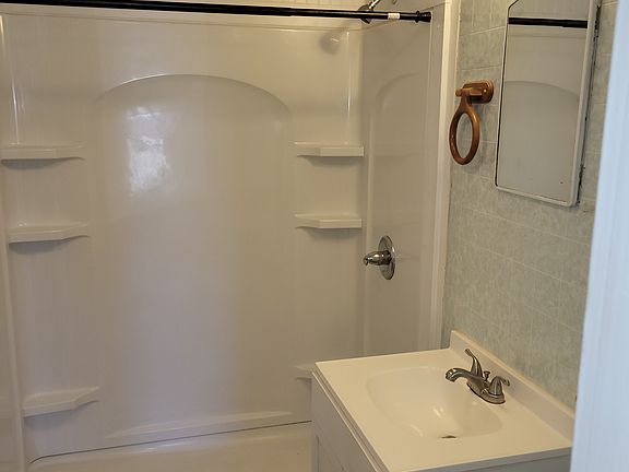 2nd image of 18 N Elm St #1/2